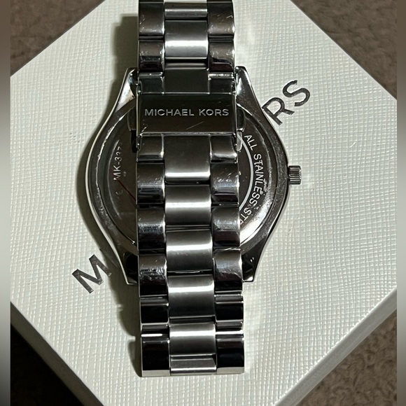 Authentic Michael Kors watch - Picture 6 of 9